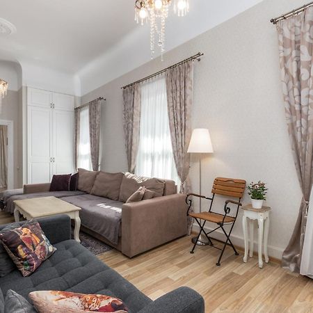 Elegant Apartment In Historical Centre & Free Locked Parking Riga Luaran gambar