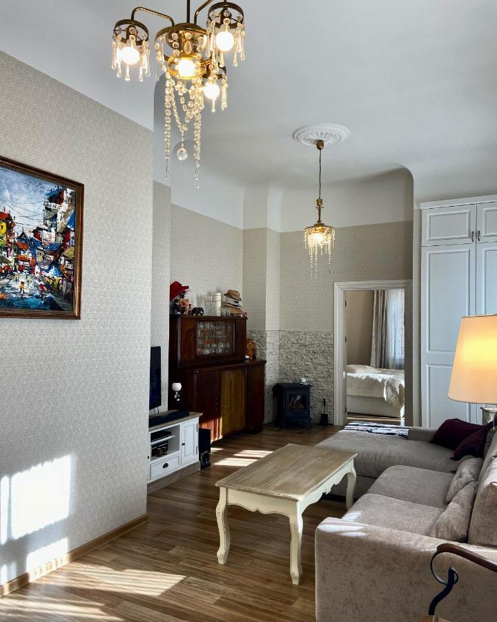 Elegant Apartment In Historical Centre & Free Locked Parking Riga Luaran gambar