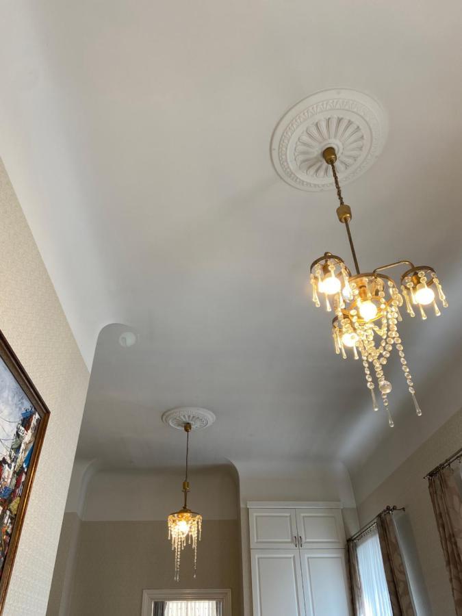 Elegant Apartment In Historical Centre & Free Locked Parking Riga Luaran gambar