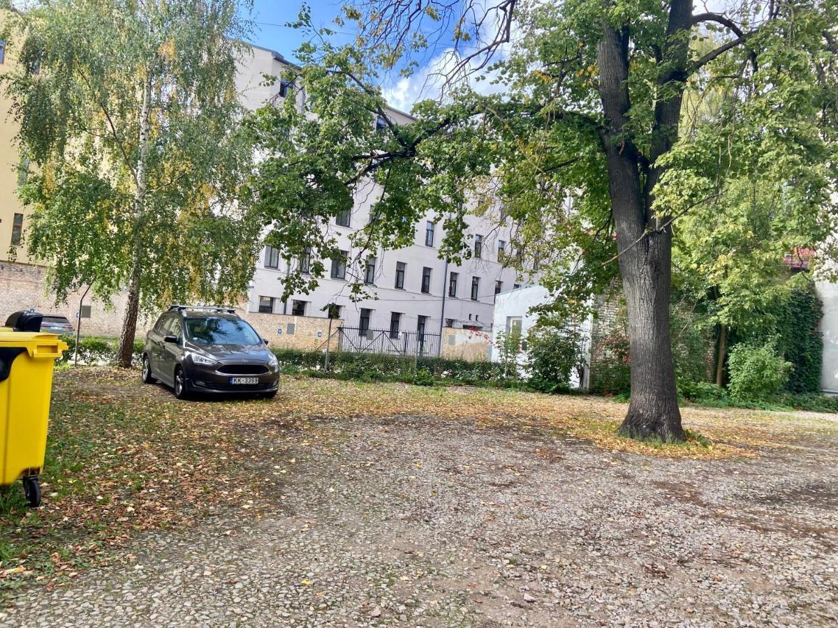 Elegant Apartment In Historical Centre & Free Locked Parking Riga Luaran gambar
