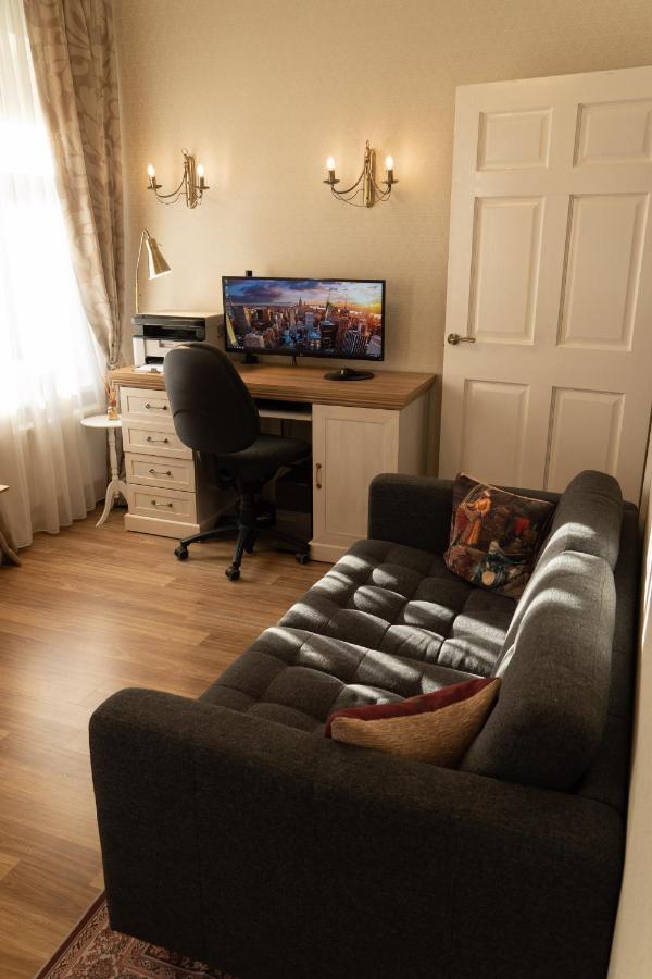 Elegant Apartment In Historical Centre & Free Locked Parking Riga Luaran gambar