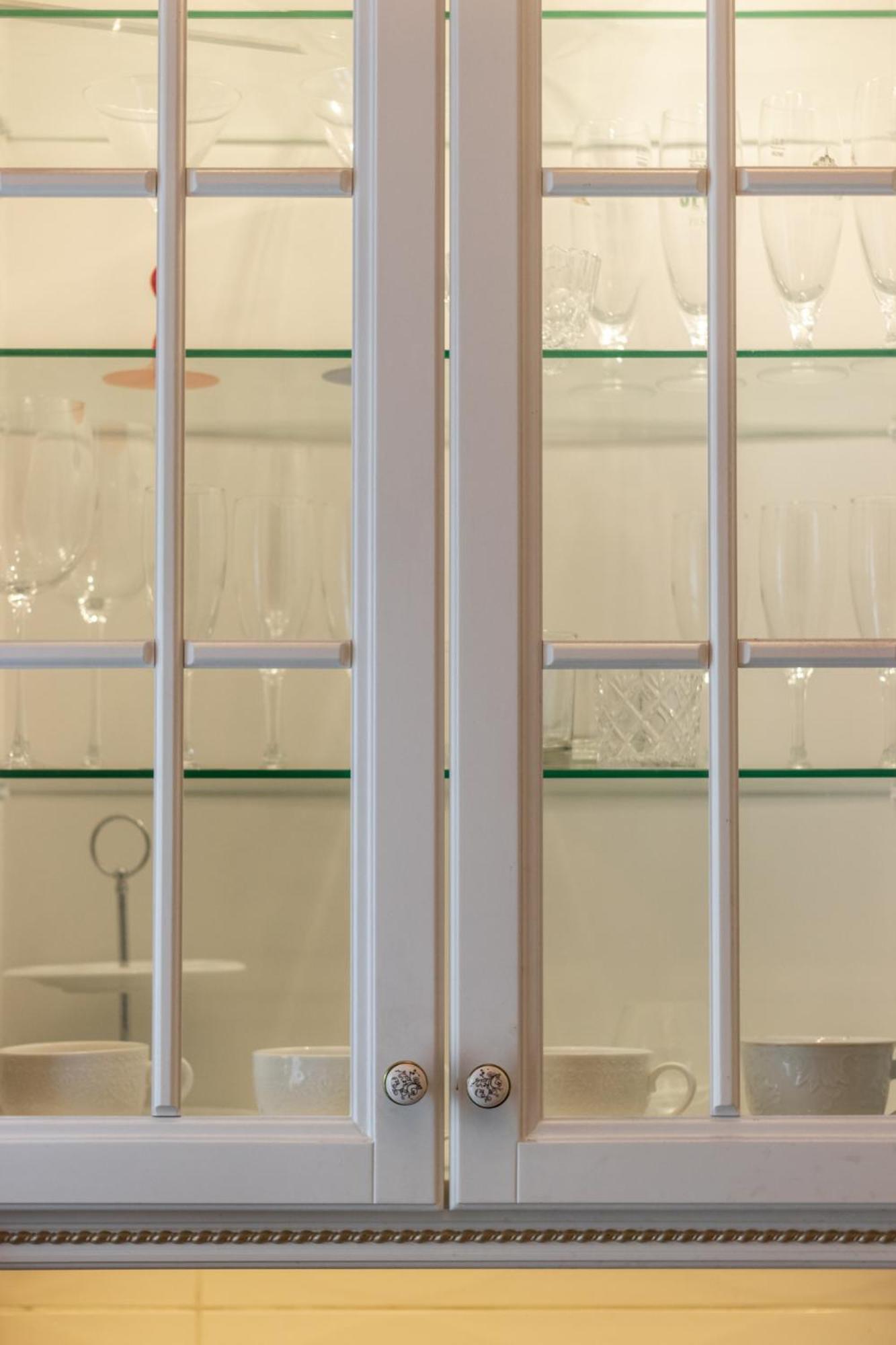 Elegant Apartment In Historical Centre & Free Locked Parking Riga Luaran gambar