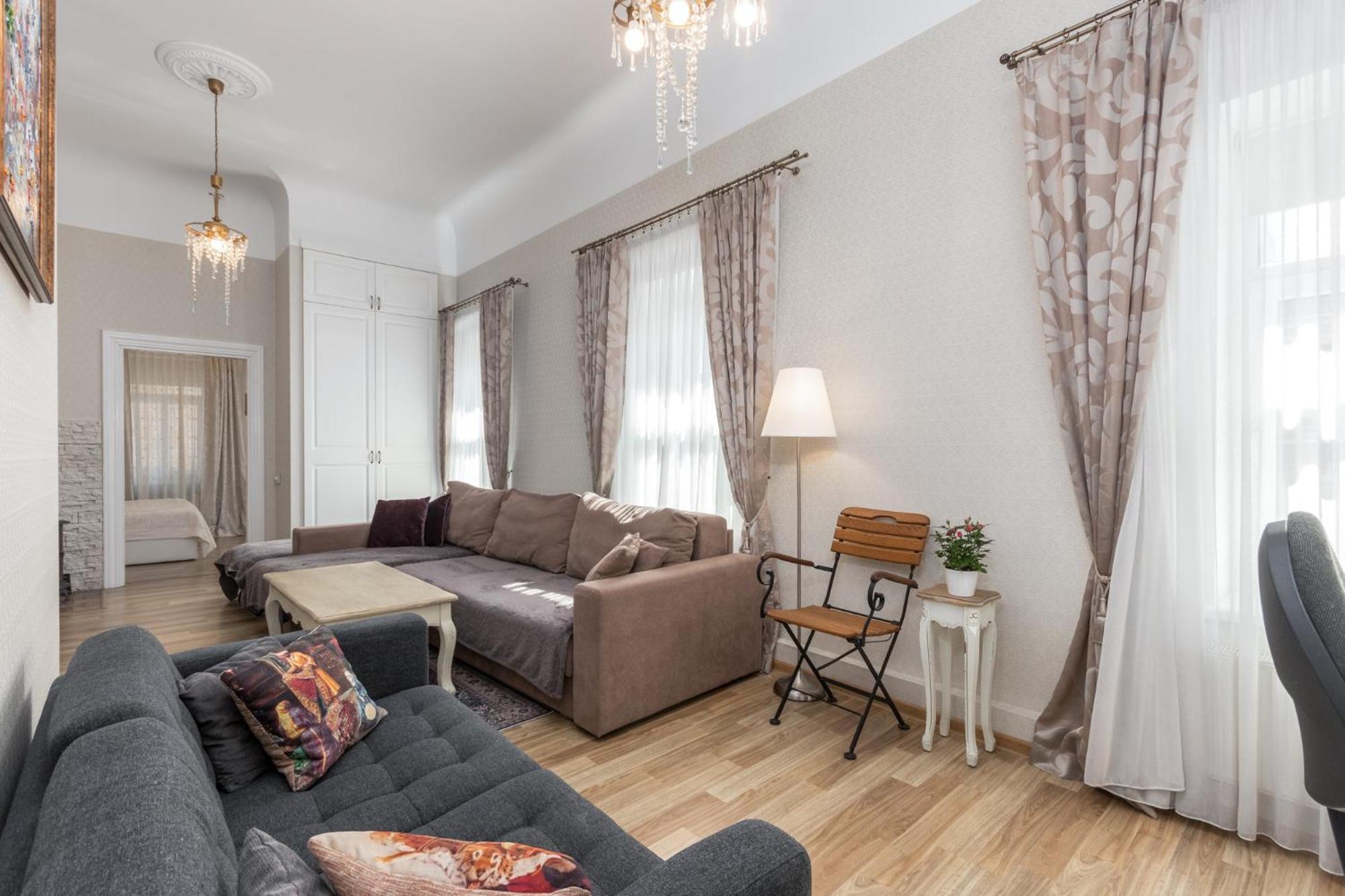 Elegant Apartment In Historical Centre & Free Locked Parking Riga Luaran gambar