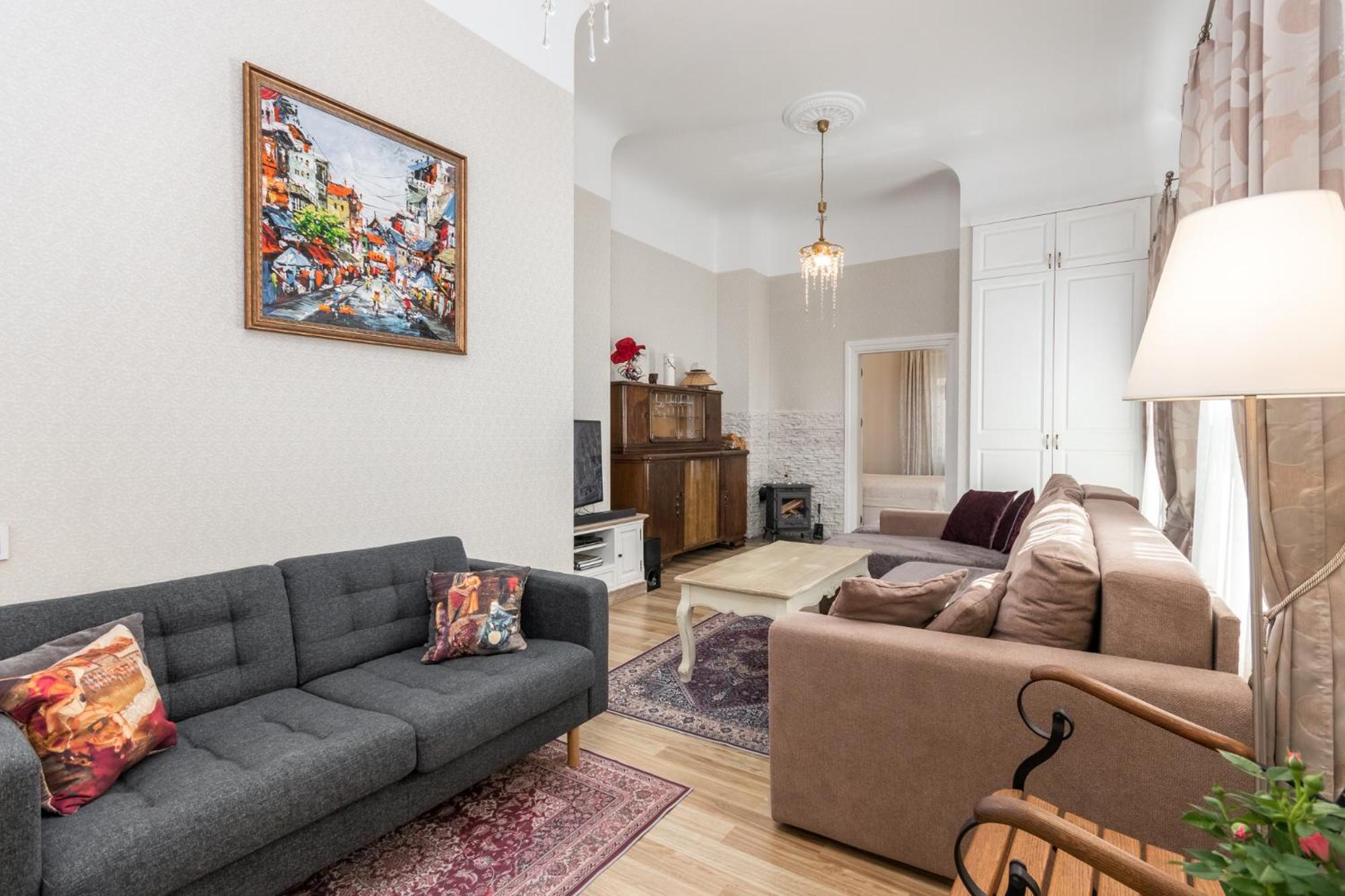 Elegant Apartment In Historical Centre & Free Locked Parking Riga Luaran gambar