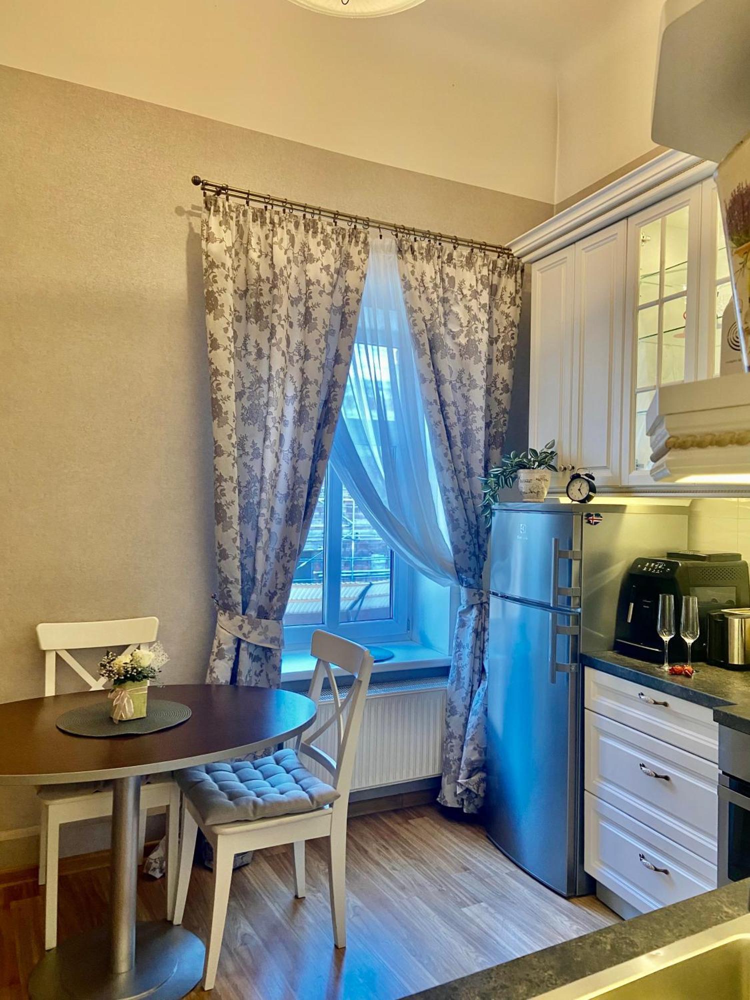 Elegant Apartment In Historical Centre & Free Locked Parking Riga Luaran gambar