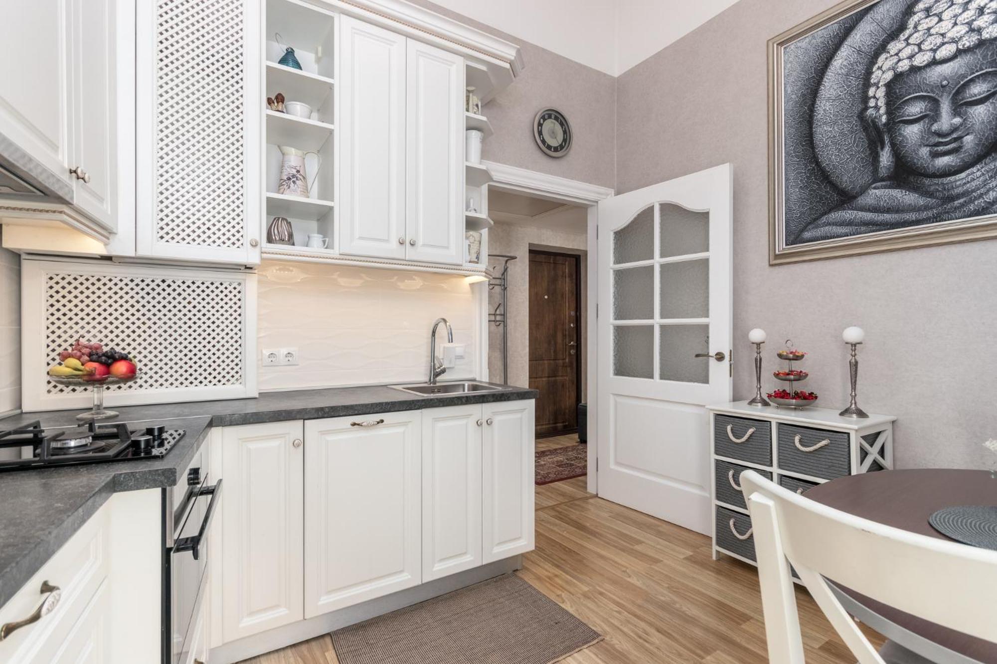 Elegant Apartment In Historical Centre & Free Locked Parking Riga Luaran gambar