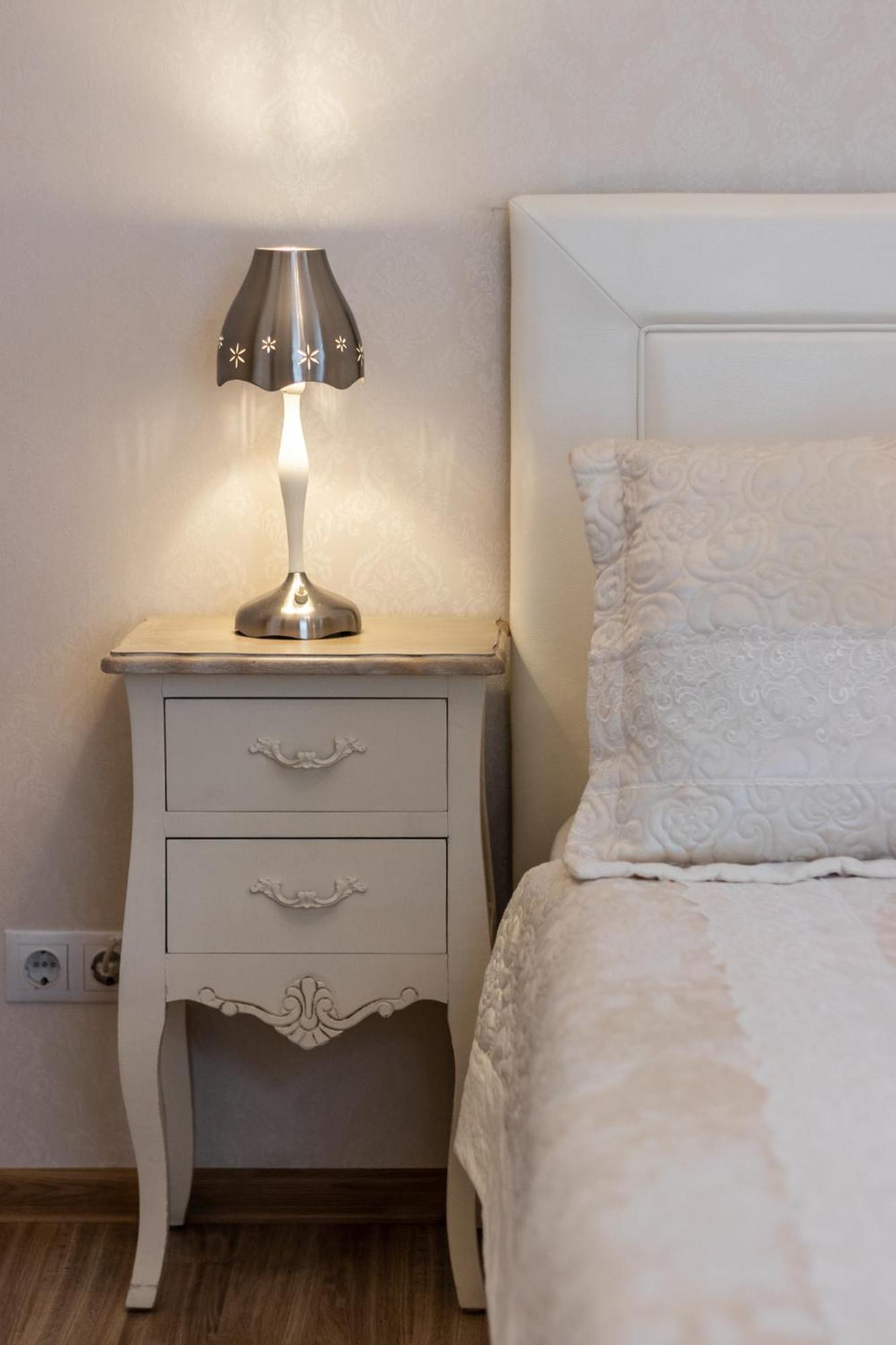 Elegant Apartment In Historical Centre & Free Locked Parking Riga Luaran gambar
