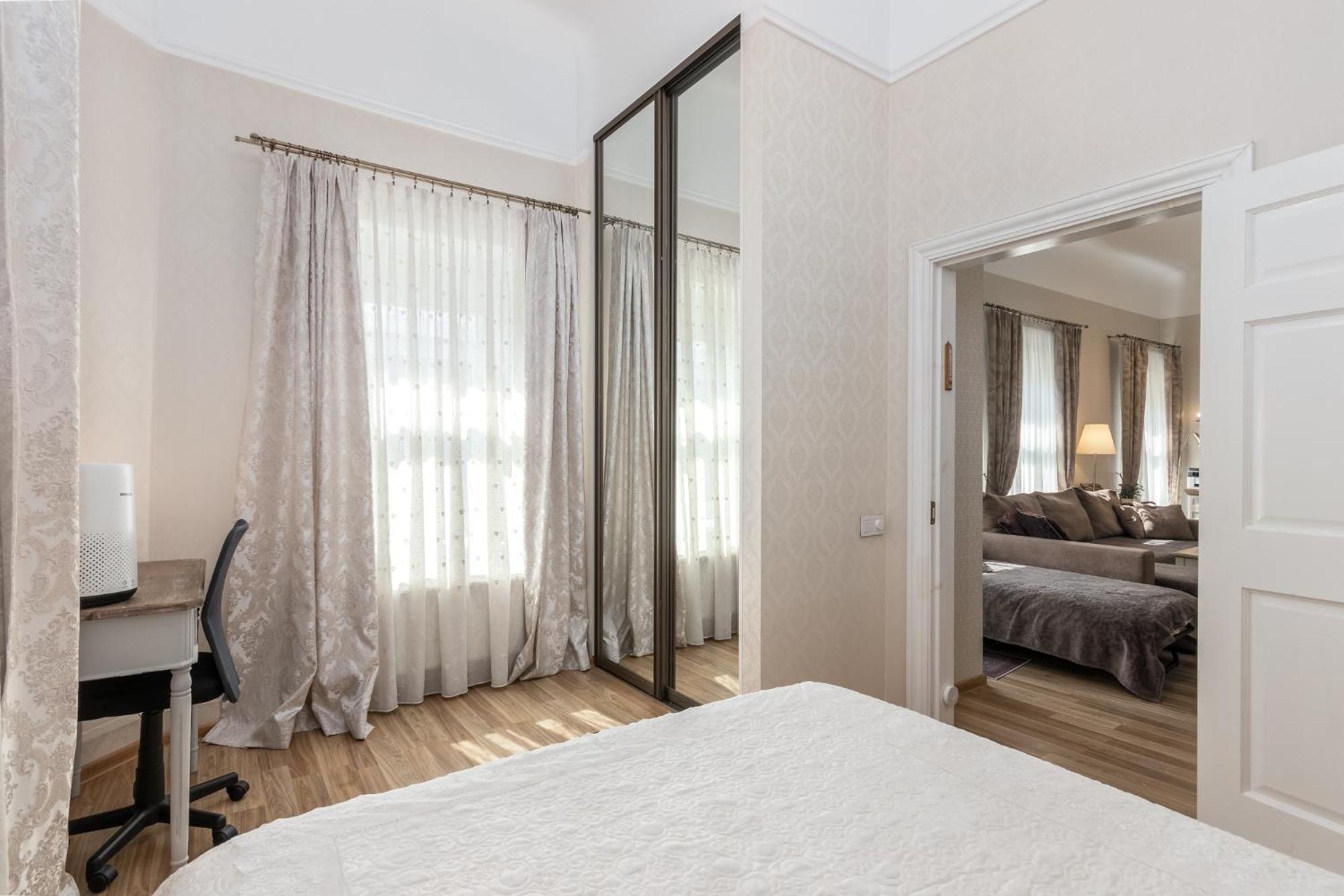 Elegant Apartment In Historical Centre & Free Locked Parking Riga Luaran gambar