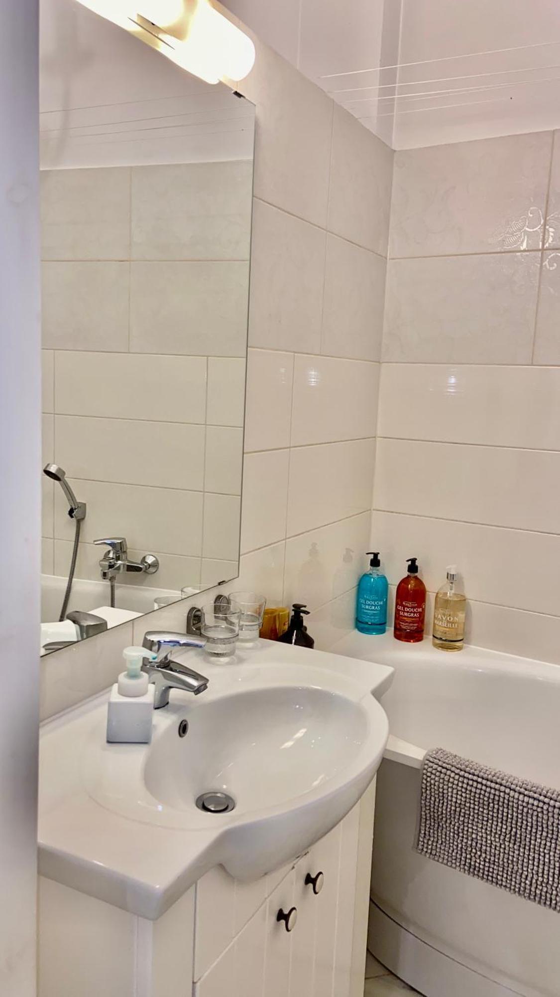 Elegant Apartment In Historical Centre & Free Locked Parking Riga Luaran gambar